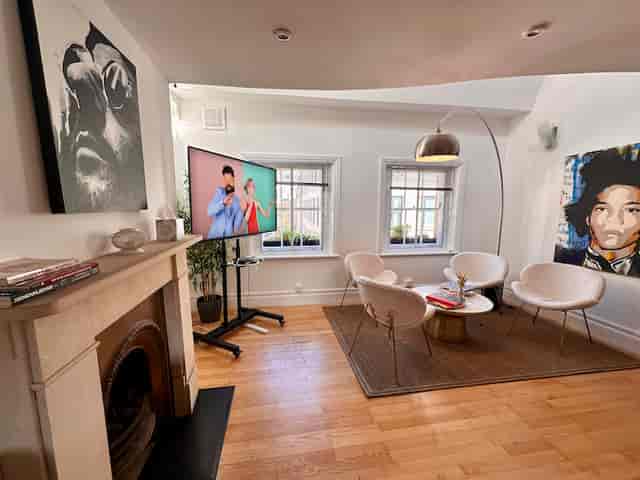 Stylish meeting space in Starstruck HQ, perfect for collaboration and brainstorming sessions.