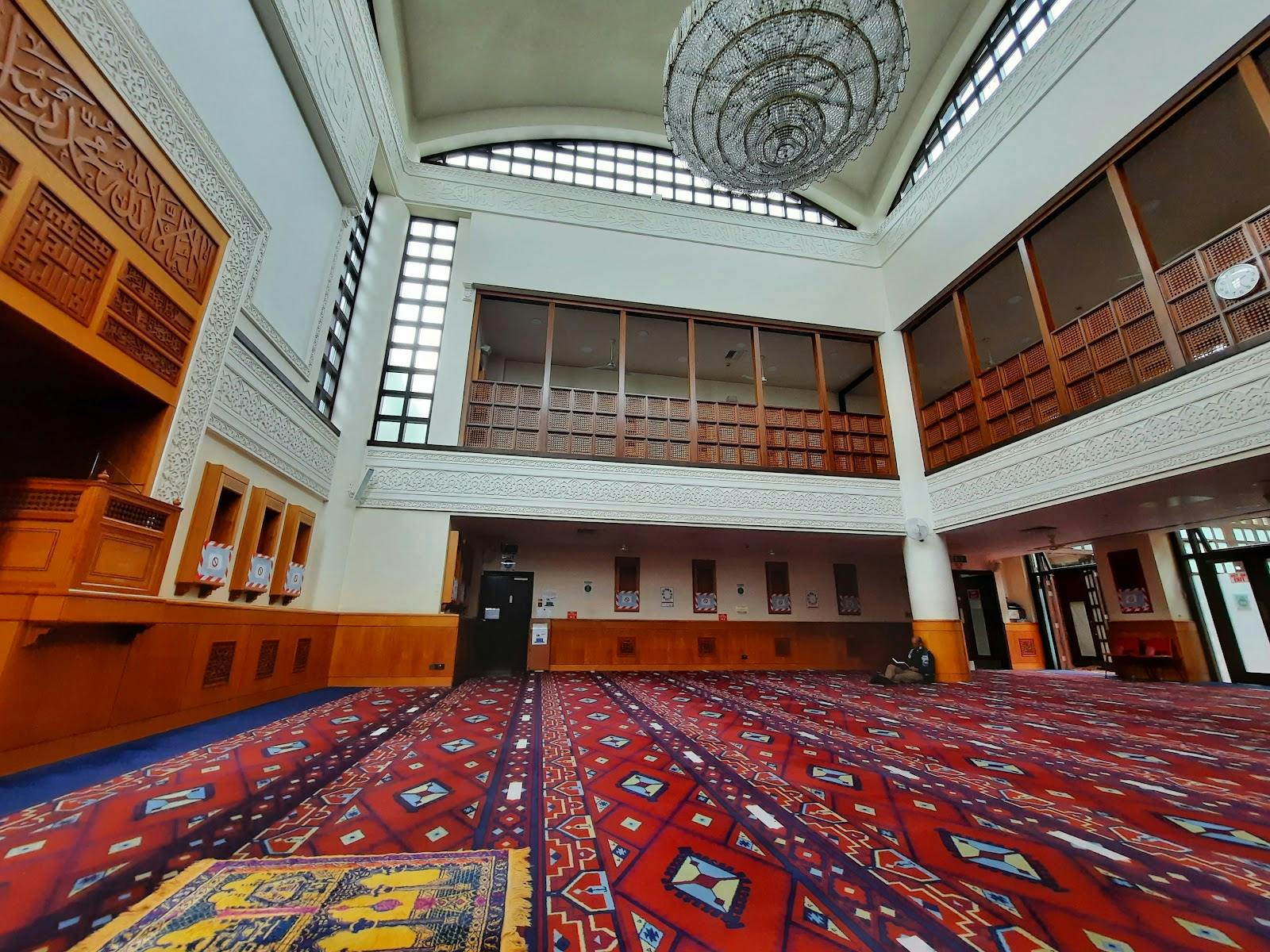 Almanaar Mosque interior with high ceilings, ideal for meetings and seminars. - Banner