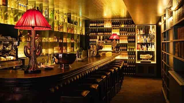 Stylish speakeasy bar in Manigua with elegant spirits for cocktail receptions.