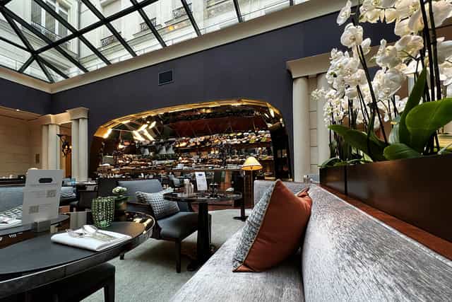Elegant Main Dining Room at Les Bariolés de Maud, perfect for meetings and events.