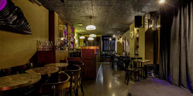 Stylish event venue in Le Cancan Pigalle, perfect for networking and casual gatherings.