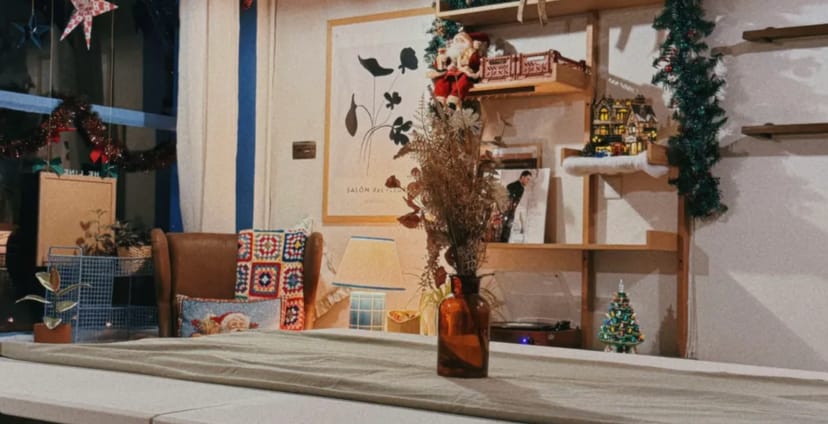 Velvet Elvis venue: cozy, festive breakout space for holiday workshops and VIP networking events.