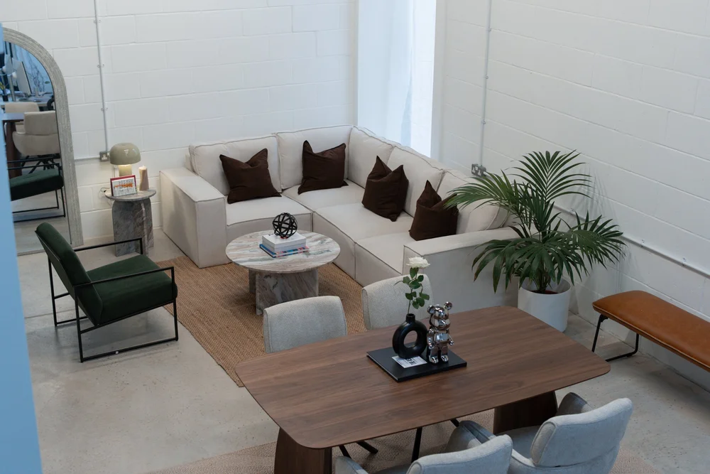 Modern meeting space with comfy sofa and dining table for collaborative events.