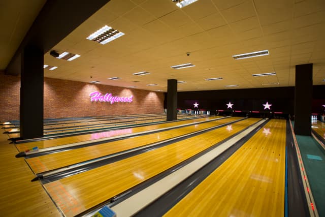 Hollywood Bowl Broadway Plaza