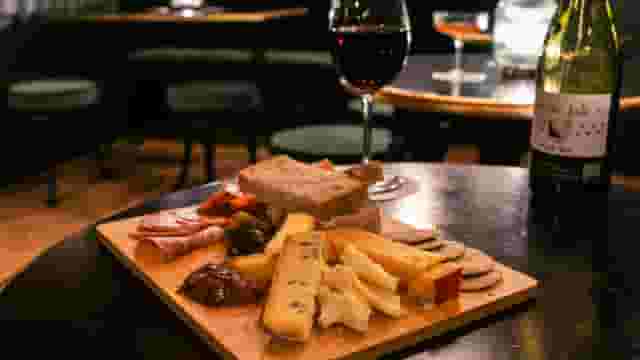 135 Bar & Lounge