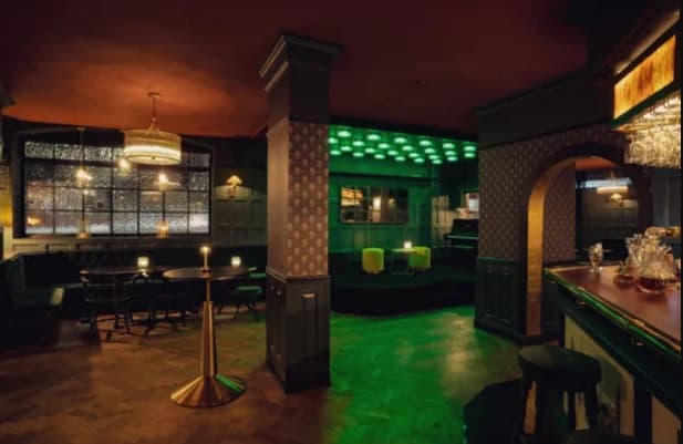 135 Bar & Lounge