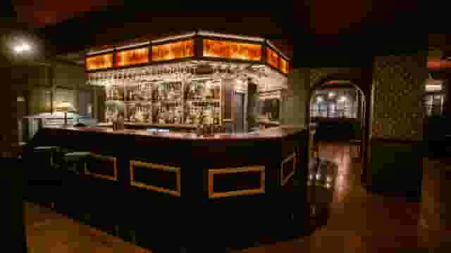 135 Bar & Lounge