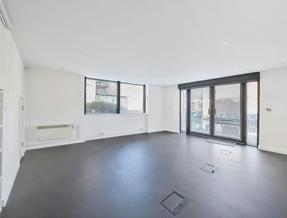 Versatile event space with natural light, perfect for meetings and workshops.