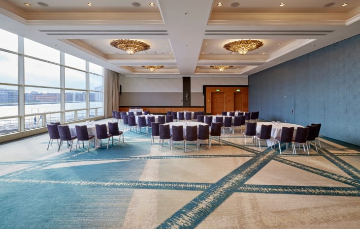 Elegant event space at Copenhagen Marriott with round tables, ideal for meetings and gatherings.
