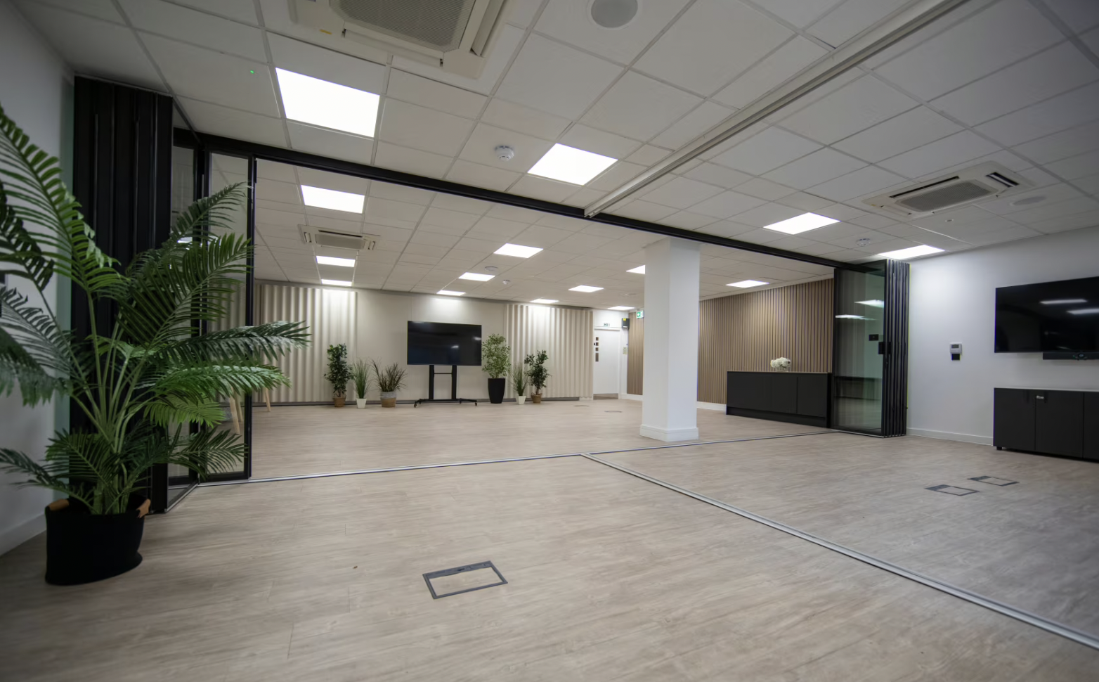 Versatile modern meeting space with natural light for events and presentations.