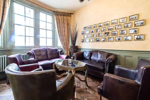Intimate Rooms