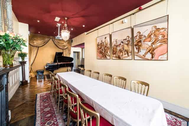 Intimate Rooms