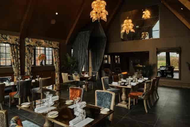 Main Suite at Aldwark Manor: Sophisticated boutique dining for corporate retreats and events.