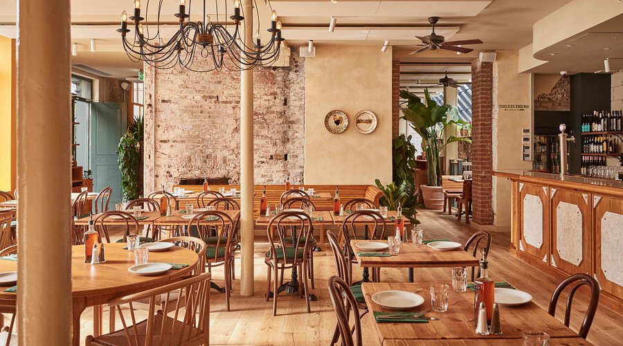 Bar Side at Casa Mayfair: spacious wooden dining area, ideal for events and workshops.