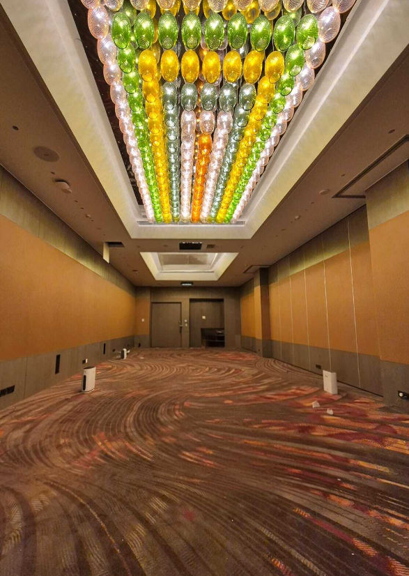 Sapphire Ballroom, modern meeting room at Holiday Inn New Delhi, ideal for events.