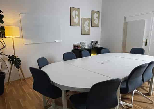 Modern seminar room with circular table for productive meetings and workshops.