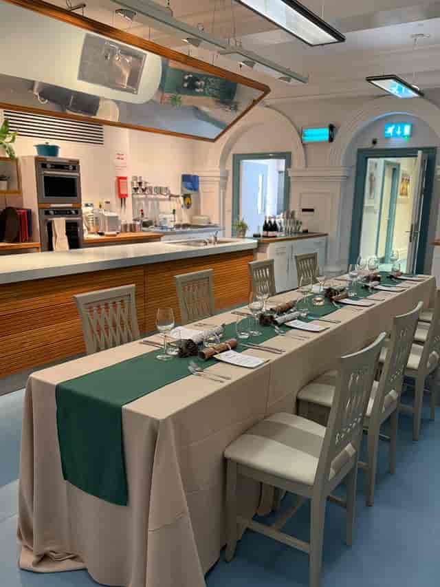 Demonstration Room / Kitchen