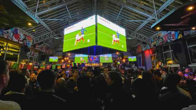 Belushi's Barcelona event space with vibrant decor, ideal for corporate gatherings and sports.