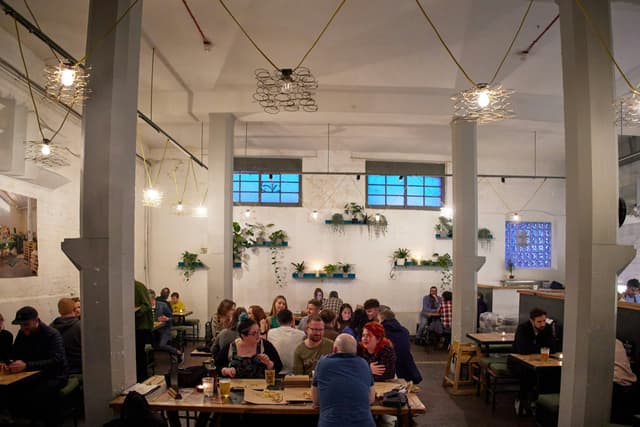 CRATE Brewery & Pizzeria