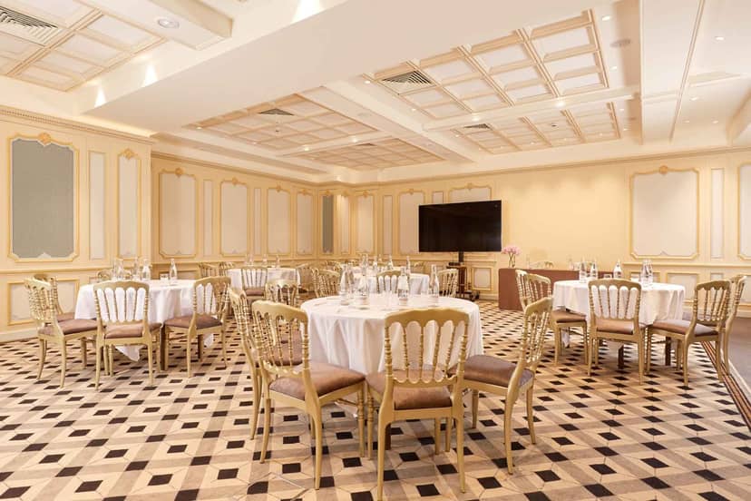 Banquet setup at Salon Marsan, Hôtel Regina Louvre, for elegant corporate meetings and events.