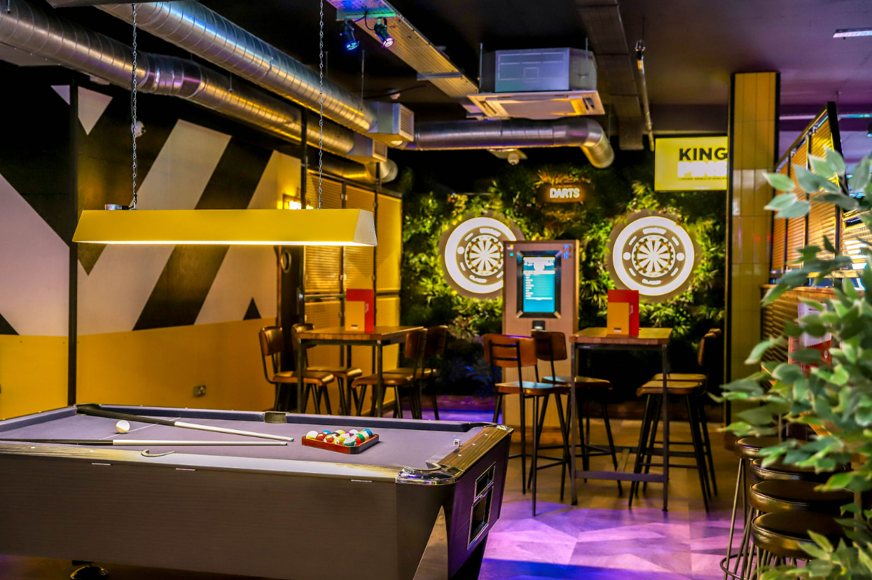 Head-To-Head Zone in King Pins, Bristol: vibrant event space for team-building and networking.