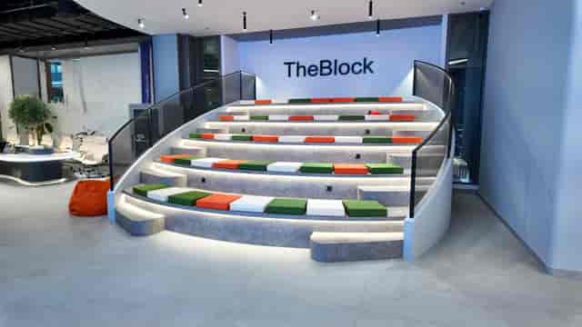 Tiered amphitheater for interactive workshops and town halls.