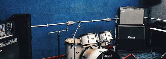 Rehersals Studios: organized sound setup with drum kit, perfect for music events.
