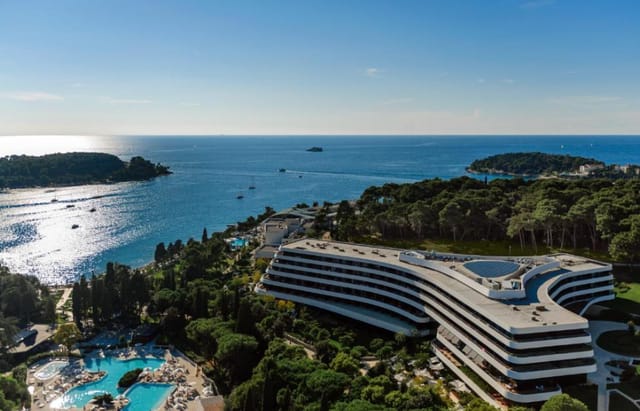 VIP Lounge at Design Hotel Lone: modern venue with serene waterfront for upscale events.
