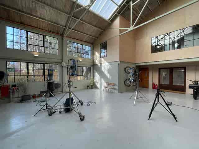 Spacious event venue with high ceilings, ideal for hybrid gatherings and corporate functions.