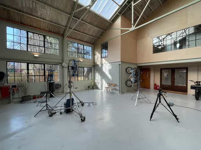 Spacious event venue with high ceilings, ideal for hybrid gatherings and corporate functions.