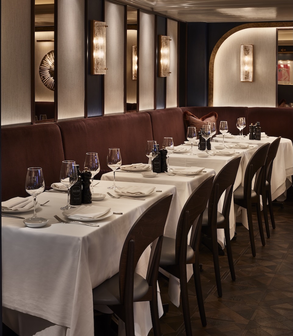 Elegant private dining room at Sale e Pepe, perfect for upscale events and meetings.