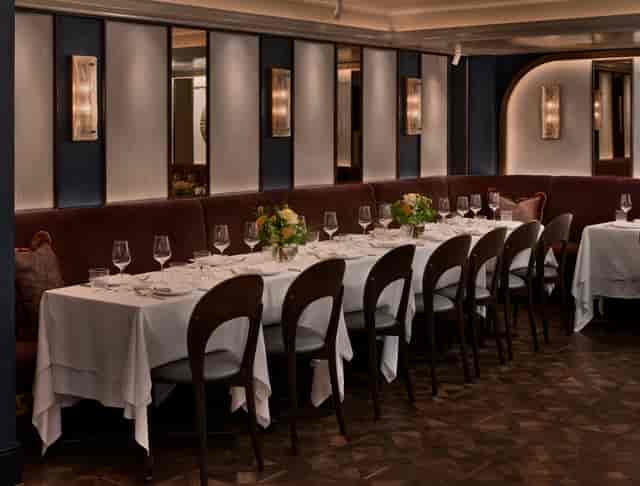Private dining room at Sale e Pepe, elegantly set for intimate gatherings and corporate dinners.