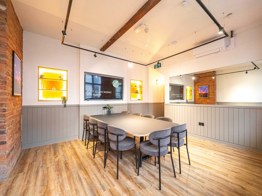 Modern meeting room with sleek table, ideal for professional gatherings and brainstorming.