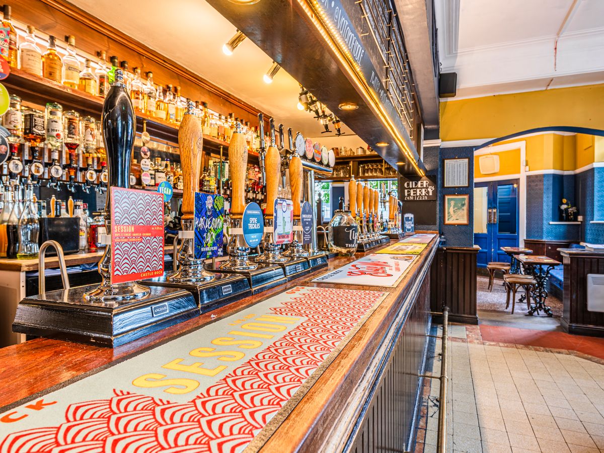 Alt text: Golding's Room bar scene with draft beers, perfect for networking and social events.