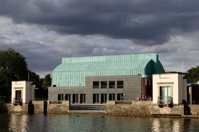 Lakeside Arts: Modern venue, water view, corporate events, social gatherings.