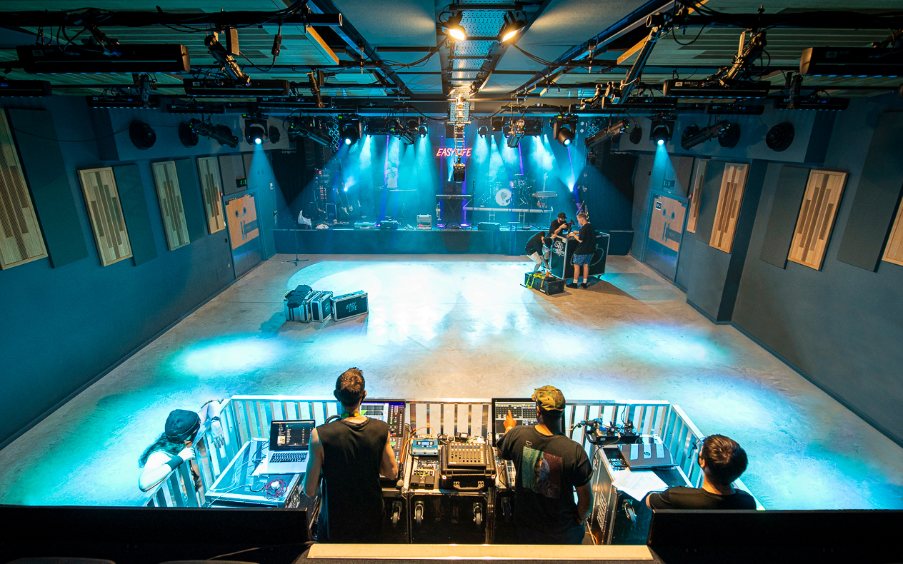 Main Stage at Metronome with advanced lighting for concerts and corporate events.