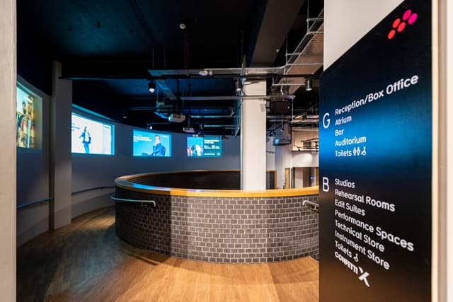 Bar & Atrium