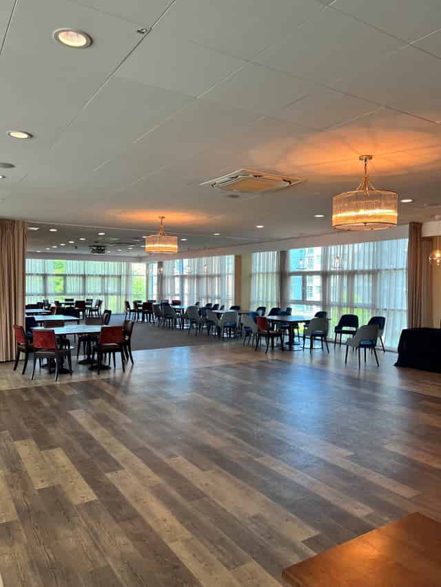 Spotlight Bar & Restaurant