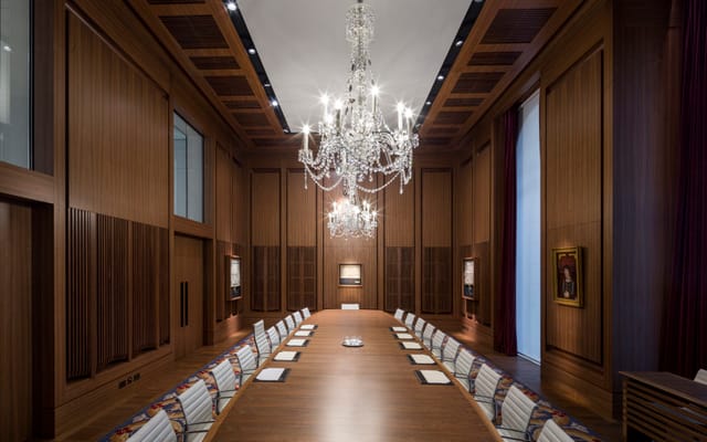Elegant Leathersellers' Hall dining room for upscale meetings and corporate events.