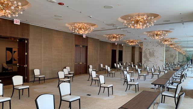 Cedar Ballroom, Viceroy Chicago: elegant space for corporate events and conferences.