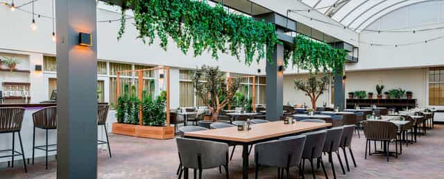 Modern conference space with natural light and greenery for events in NH Eindhoven.
