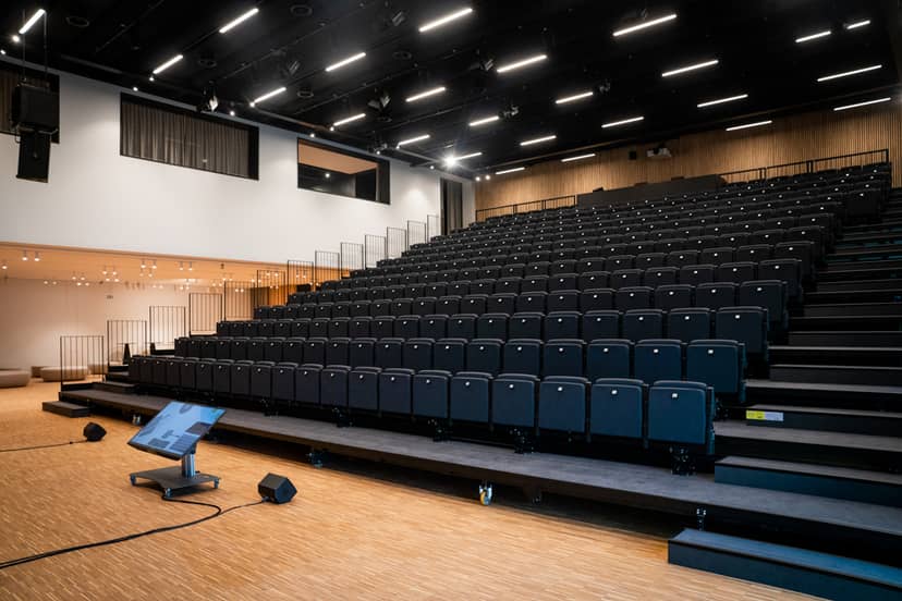 Modern tiered auditorium at Aula in Vestar for professional product launches and seminars.