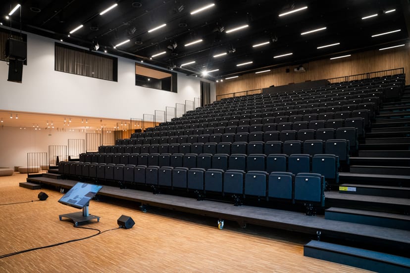 Modern tiered auditorium at Aula in Vestar for professional product launches and seminars.