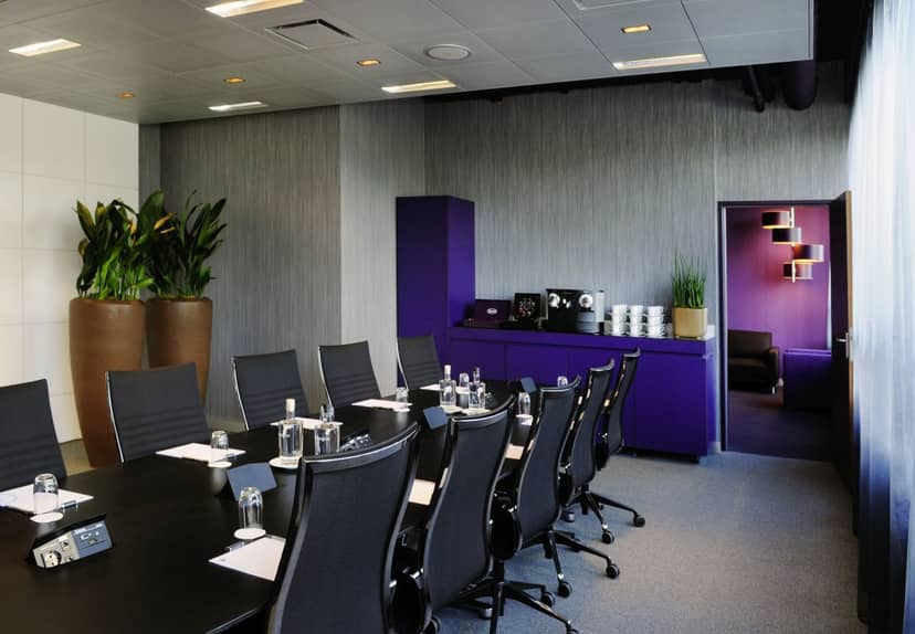 Boardroom-style Cocagne Room with ergonomic seating for corporate meetings and strategy sessions.