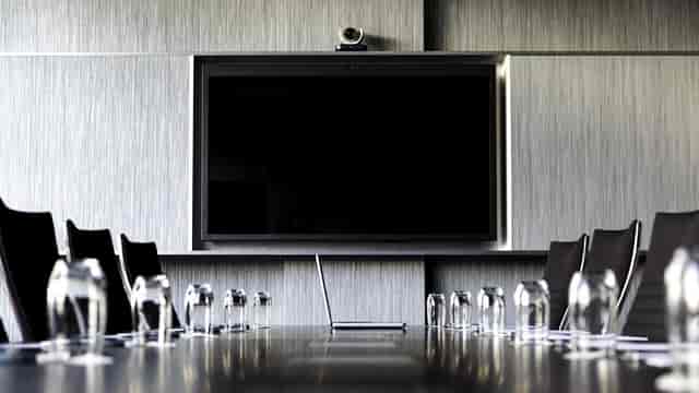Corporate hybrid meeting boardroom in Pullman Eindhoven Cocagne for professional business events.