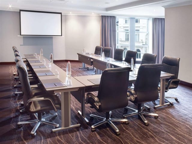 Groenplaats Room at Hilton Antwerp: modern meeting space with natural light for professional events.