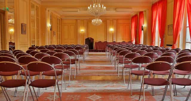 Elegant seminar room with ornate chandeliers, perfect for events and networking.