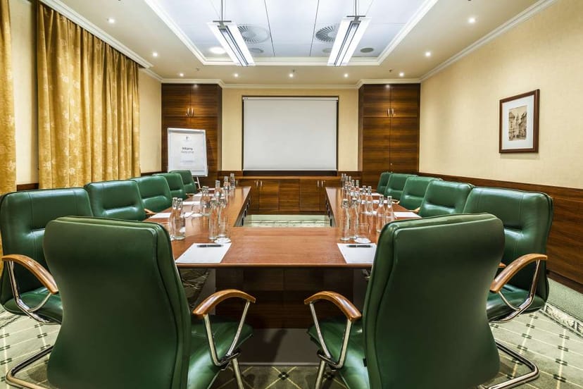 U-shaped boardroom at Arche Hotel Poloneza for executive meetings and corporate events.