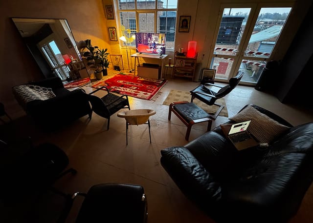 Cozy modern meeting space with natural light for brainstorming and casual events.