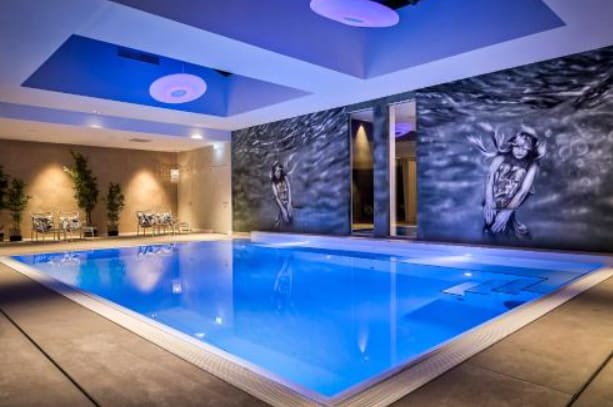 Gogh 1 hotel pool, Van der Valk, event venue